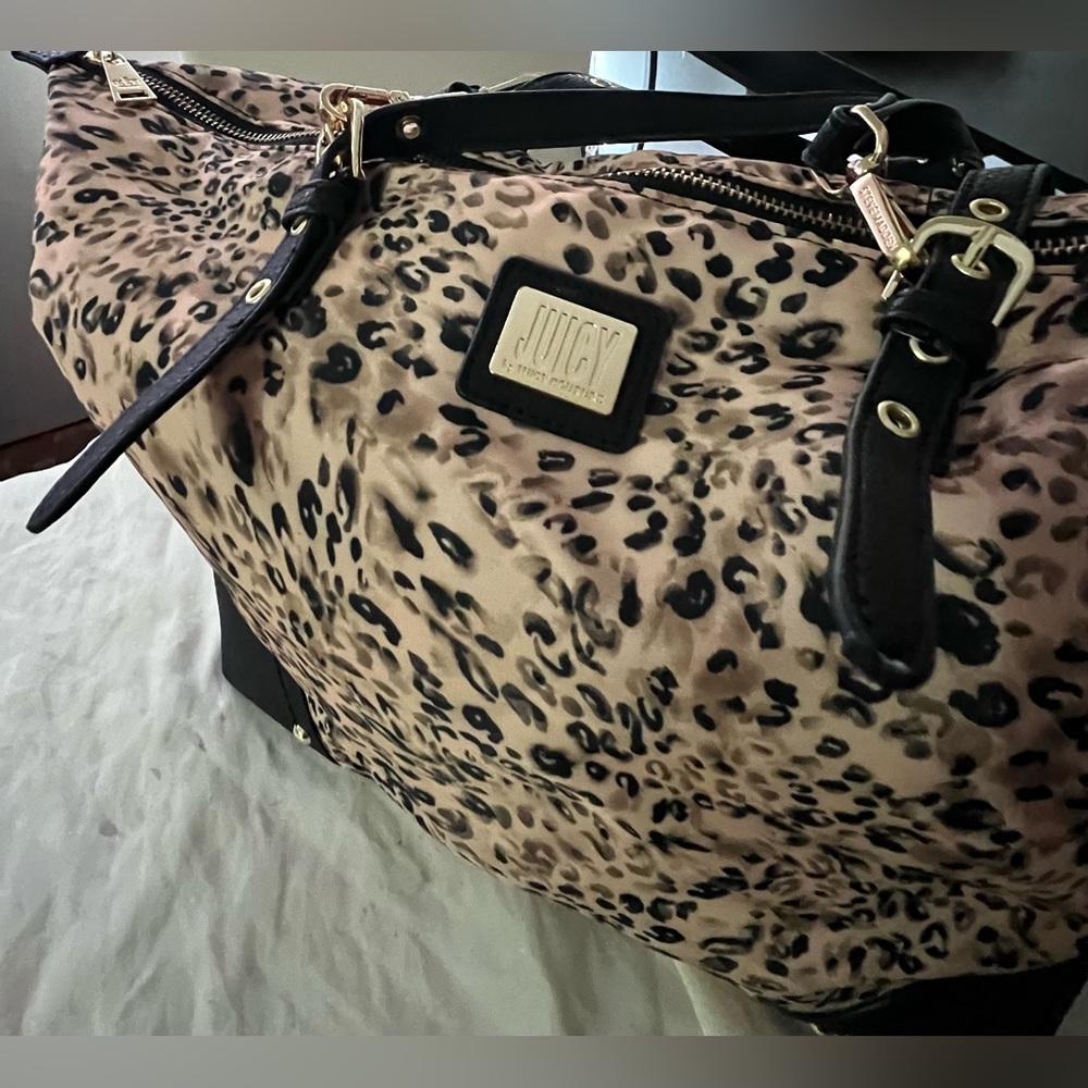 Juicy Couture shoulder bag. Big size. Leopard print!